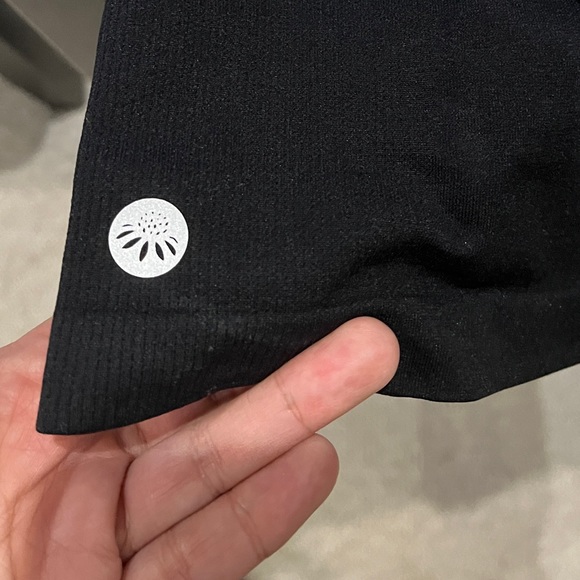 🌹 Workout Compression Top Shirt Body Contour Black Gym Exercise Sport Athletic - Picture 6 of 6